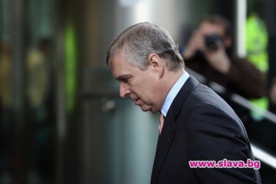 Принц Андрю няма право да носи униформа на траурните церемонии, свързани със смъртта на майка си