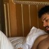 Емрах Стораро се забавлява с две наведнъж