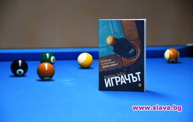 Авторът на сензацията Дамски гамбит с нов роман