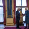 Камила връчи награда на Михаил Баришников