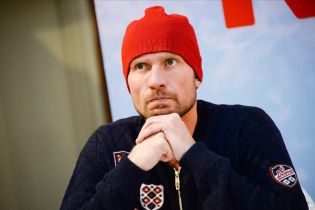 Ампутираха двата крака на олимпийския шампион по фигурно пързаляне Роман Костомаров Ампутираха двата крака на олимпийския шампион по фигурно пързаляне Роман Костомаров