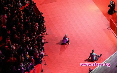Екоактивисти се залепиха за червения килим на Берлинале