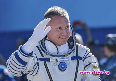Космонавтите Петелин и Прокопиев поздравиха жените за 8 март от МКС