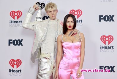 Мегън Фокс и Machine Gun Kelly бяха забелязани заедно на Хаваите