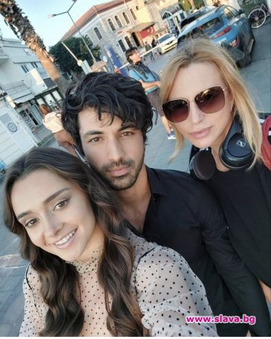 Ергенът и Валерия стягат плажна сватба