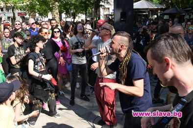 DUBIOZA KOLEKTIV стартираха празненствата за 20 години на сцена 