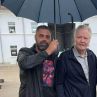 Таткото на Анджелина с бг чадър