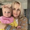 Ребел Уилсън сподели очарователни снимки на 7-месечното си бебе