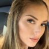 Зарязаха Алекс Богданска на чуждо летище