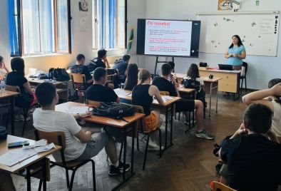 Цяла гимназия в Перник се включи в проекта По-полека