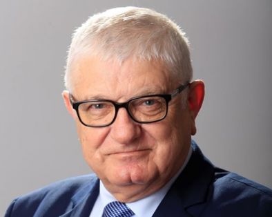 Защо Кънев да е депутат, ако Нинова не може: И двамата са над 12 г. в НС
