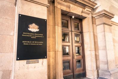 Сигнали за бомби в редица училища в страната тази сутрин