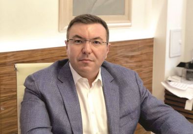 Г-н Кирил Петков, аз съм бил свидетел, как се извинявате на г-н Пеевски в кабинета, че сте говорили