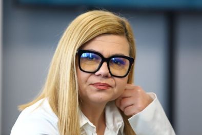 Освен в пощите, добре ще е и в тотопунктовете да се организират бакалии. 