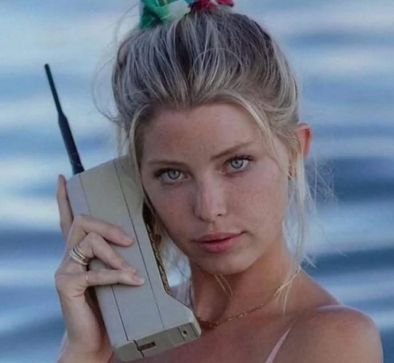 Първият мобилен телефон точно през 1984 г: Фото на деня