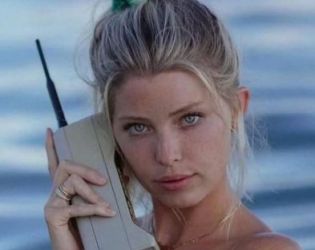 Първият мобилен телефон точно през 1984 г: Фото на деня