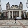 Трайков, и това ли не е паркиране в Градската градина: ФОТО НА ДЕНЯ