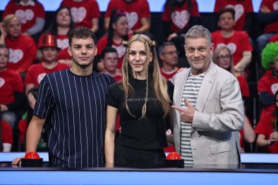 Албена Павлова, Емил Марков, Мила Роберт и Петър Мицин излизат на сцената на Аз обичам България