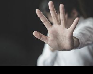 9 месеца късаме токсична връзка: Кой е abuser-ът, на когото никога да нямаме доверие и защо никога н