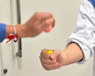 Ел Би пренесе в Япония традицията на великденските яйца