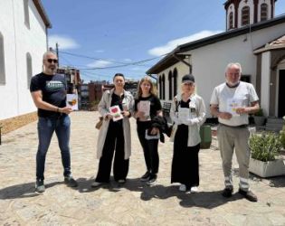 Ученици от българско училище дариха средства на петима пострадали от трагедията в Кочани