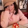 Джоан Колинс на 92, Лили плаче тихо в ъгъла: Фото на деня