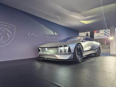 Само се кара: Peugeot Inception тръгва тази година (ФОТОГАЛЕРИЯ)