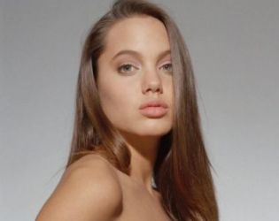 Анджелина на 50, а ето я преди: Фотогалерия