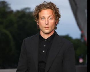 Джеръми Ален Уайт – Новото Лице на Louis Vuitton