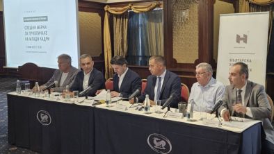 Фактор за загубата на кадри е високата задлъжнялост на младите хора заради хазарт и бързи кредити