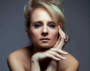 Maria Elena Infantino: Музикално пътешествие в Борисовата градина с песните на Едит Пиаф и Далида