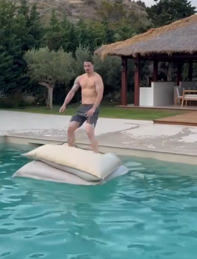 Златан във ваканция: ВИДЕО НА ДЕНЯ