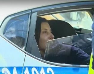 Фолкпевицата Дебора пак арестувана пияна зад волана след катастрофа край Поморие