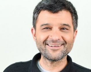 Приятелят Тошо Славков отлетя в деня ня смъртта на майка си: Как го помним