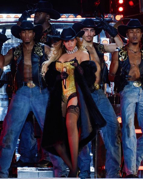 Бионсе в Dolce & Gabbana на турнето Cowboy Carter