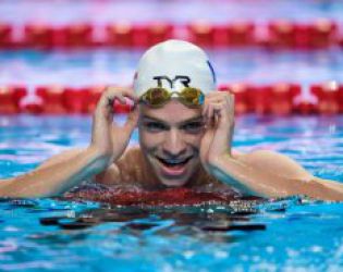Леон Маршан счупи световния рекорд на 200 съчетано плуване с 1:52.69: ФОТО НА ДЕНЯ