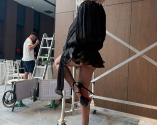 Камелия си показа бикините на 54