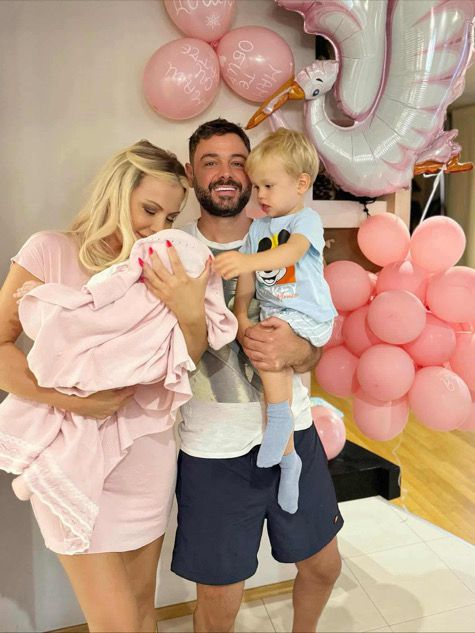 Камелия с второ дете на 54 г., името е Касия