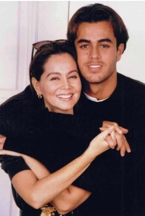 Майката на Енрике с 5 деца и 5 мъже