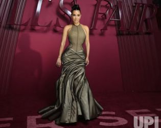 Ким Кардашиян впечатли с визия на премиерата на новия си сериал