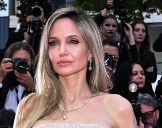 Тайната зад младежкия блясък на Анджелина Джоли на 50 години