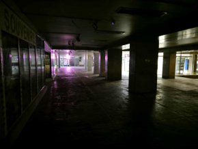 Най-централният подлез на София тази вечер, бой на негри..., има ли кмет: ФОТО НА НОЩТА