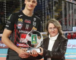 Удължиха договора на Алекс Николов до 2028 г.