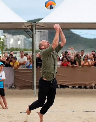 Принц Уилиам стана волейболист на Копакабана (ВИДЕО)