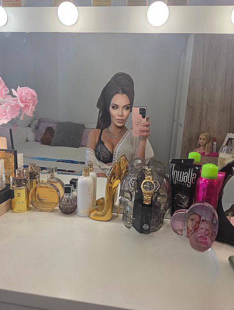 Стела Тейлър харчи стотици левове за козметика и парфюми