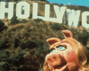 Дженифър Лорънс и Ема Стоун ще продуцират филм за Мис Пиги