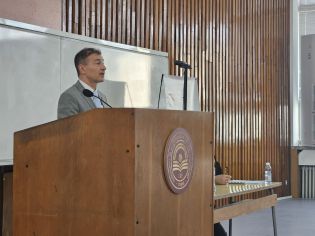 Кешът остава, без управляващ ИИ и чат контрол: Евродепутатът А. Ковачев