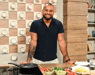 Шеф Емануeл Июджи поема кулинарната сцена в „Преди обед“ от 11 ноември