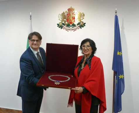 Златен век - огърлие за Йорданка Христова от министъра на културата: ФОТО НА ДЕНЯ