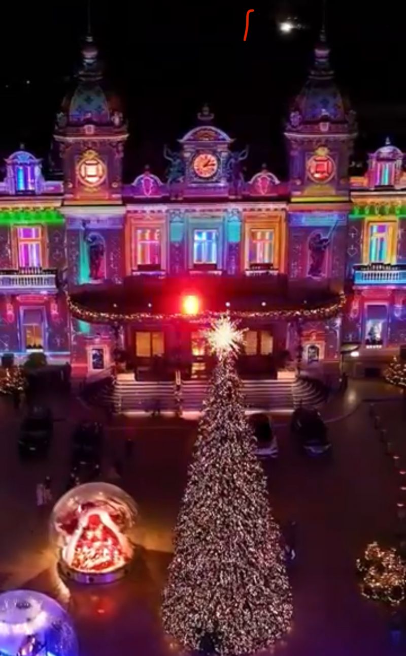Монте Карло с уникална Коледна украса: ВИДЕО НА НОЩТА